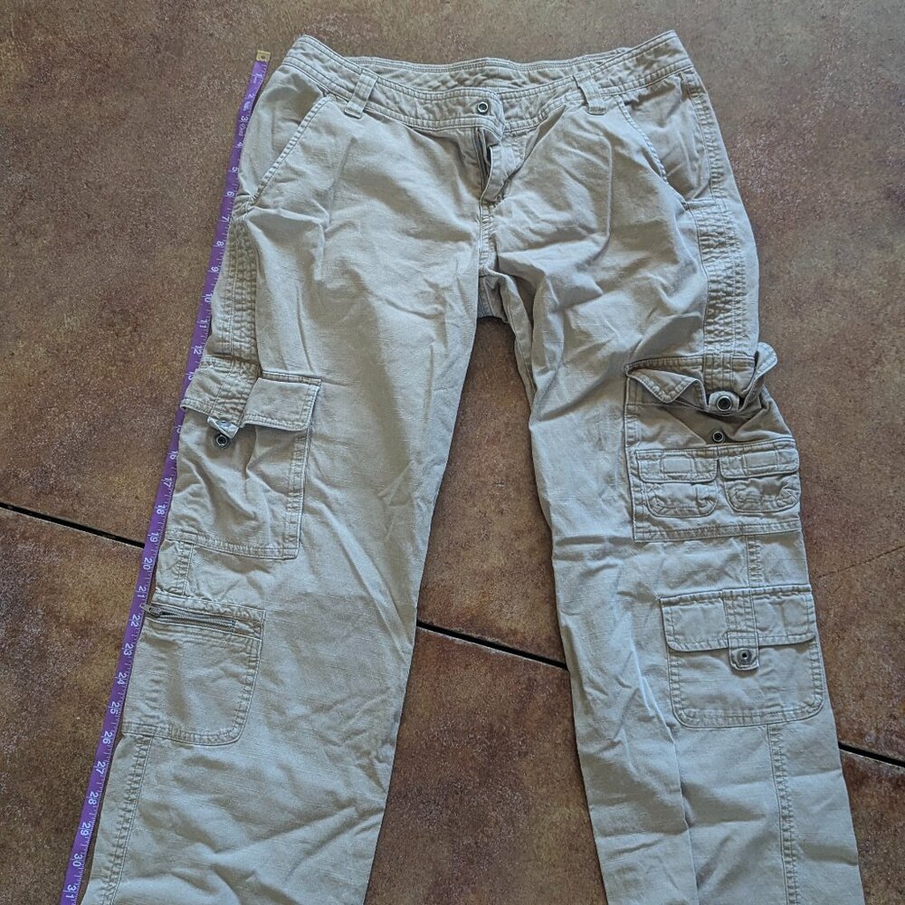 Columbia Women’s 6 Tan Cargo Pants